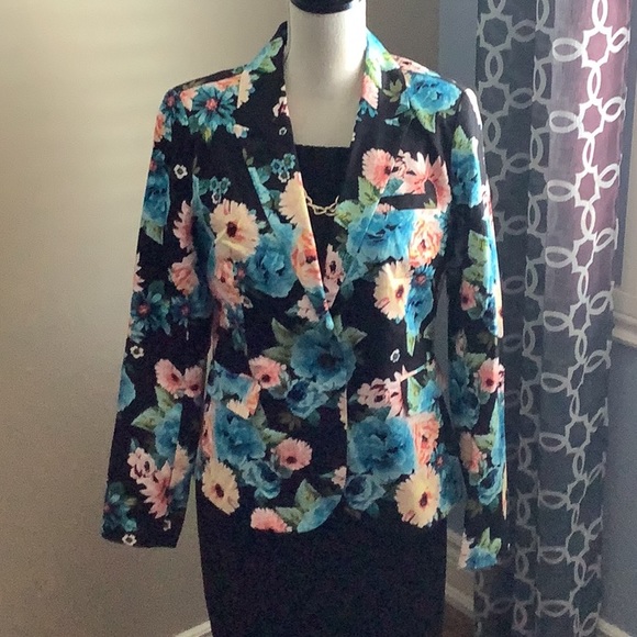 Suzy Shier Jackets & Blazers - 3 for 15$ Multicolour and flowery blazer